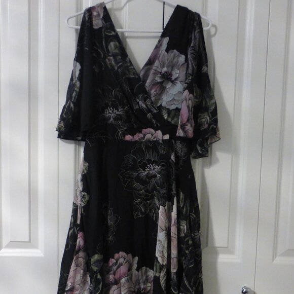 NWT LE CHATEAU black & pink floral flutter sleeve dress - Picture 4 of 15
